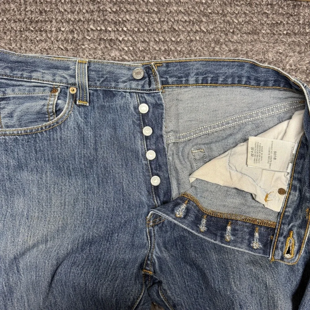Levis 501 Mens Jeans 33x32 Straight Fit Button Fly Medium‎ Wash Denim